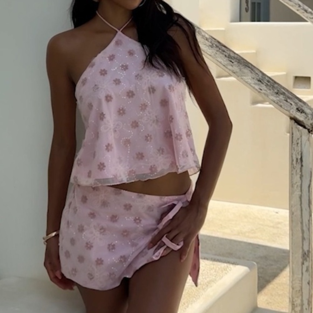 New open back Pink Floral Halter 2pc set size Small, but fits like a size M